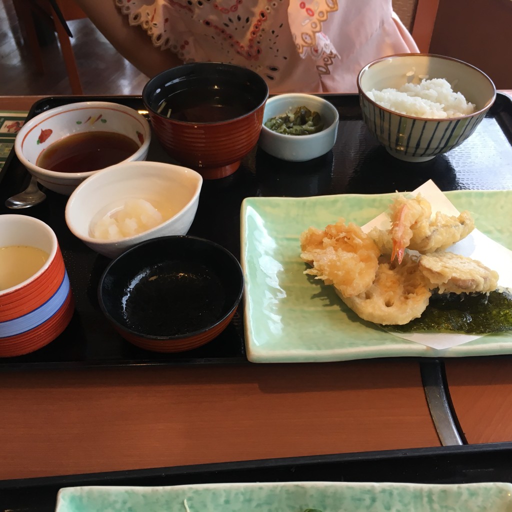 ユーザーが投稿した天ぷら盛り合わせ定食の写真 - 実際訪問したユーザーが直接撮影して投稿した速見町ファミリーレストラン和食さと 門真店の写真