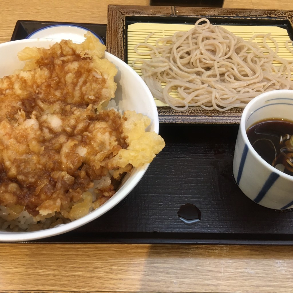 ユーザーが投稿した肉天丼セットの写真 - 実際訪問したユーザーが直接撮影して投稿した歌舞伎町うどんいわもとQ 歌舞伎町店の写真