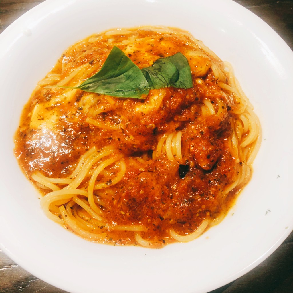 ユーザーが投稿したモッツァレラチーズとトマトのパスタの写真 - 実際訪問したユーザーが直接撮影して投稿した石橋イタリアンALBAR 石橋店の写真