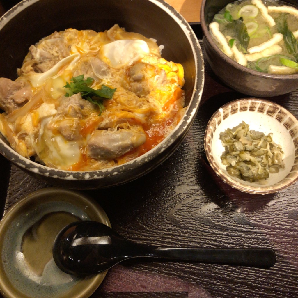 ユーザーが投稿したLunch奥久慈卵親子丼の写真 - 実際訪問したユーザーが直接撮影して投稿した西新宿焼鳥鳥元 新宿西口店の写真