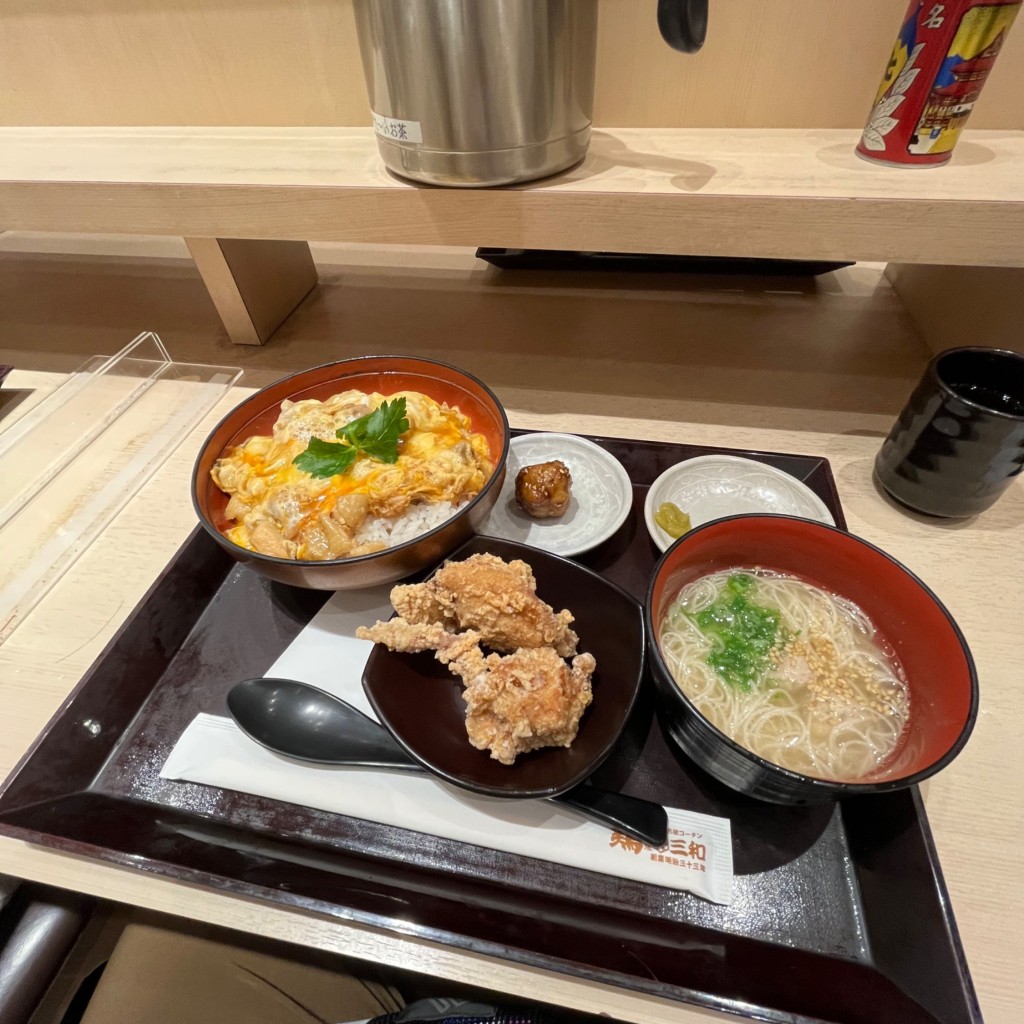 ユーザーが投稿した名古屋コーチン親子丼(赤)ート唐揚そばセットの写真 - 実際訪問したユーザーが直接撮影して投稿した赤坂鶏料理鶏三和 東京ミッドタウン店の写真