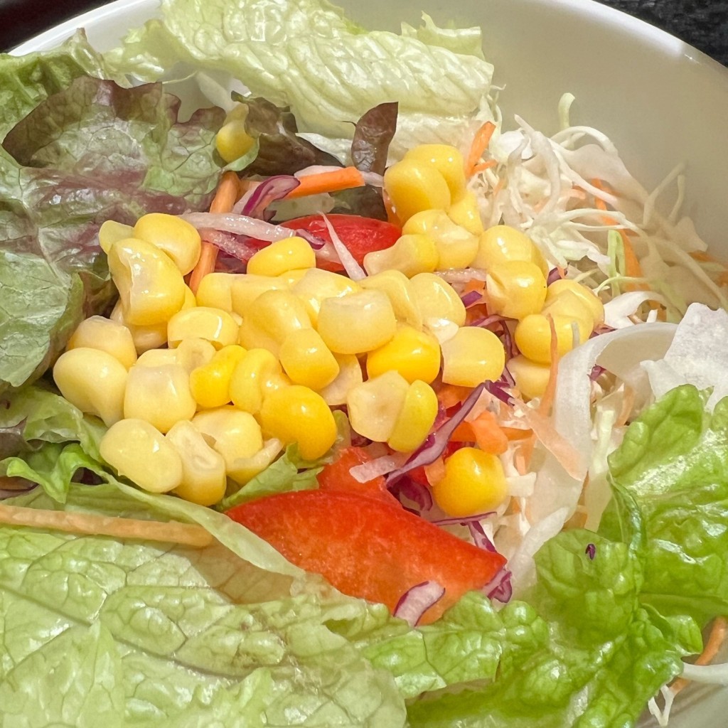 ユーザーが投稿した生野菜サラダ みそ汁セットの写真 - 実際訪問したユーザーが直接撮影して投稿した恵比寿西牛丼吉野家 恵比寿駅前店の写真