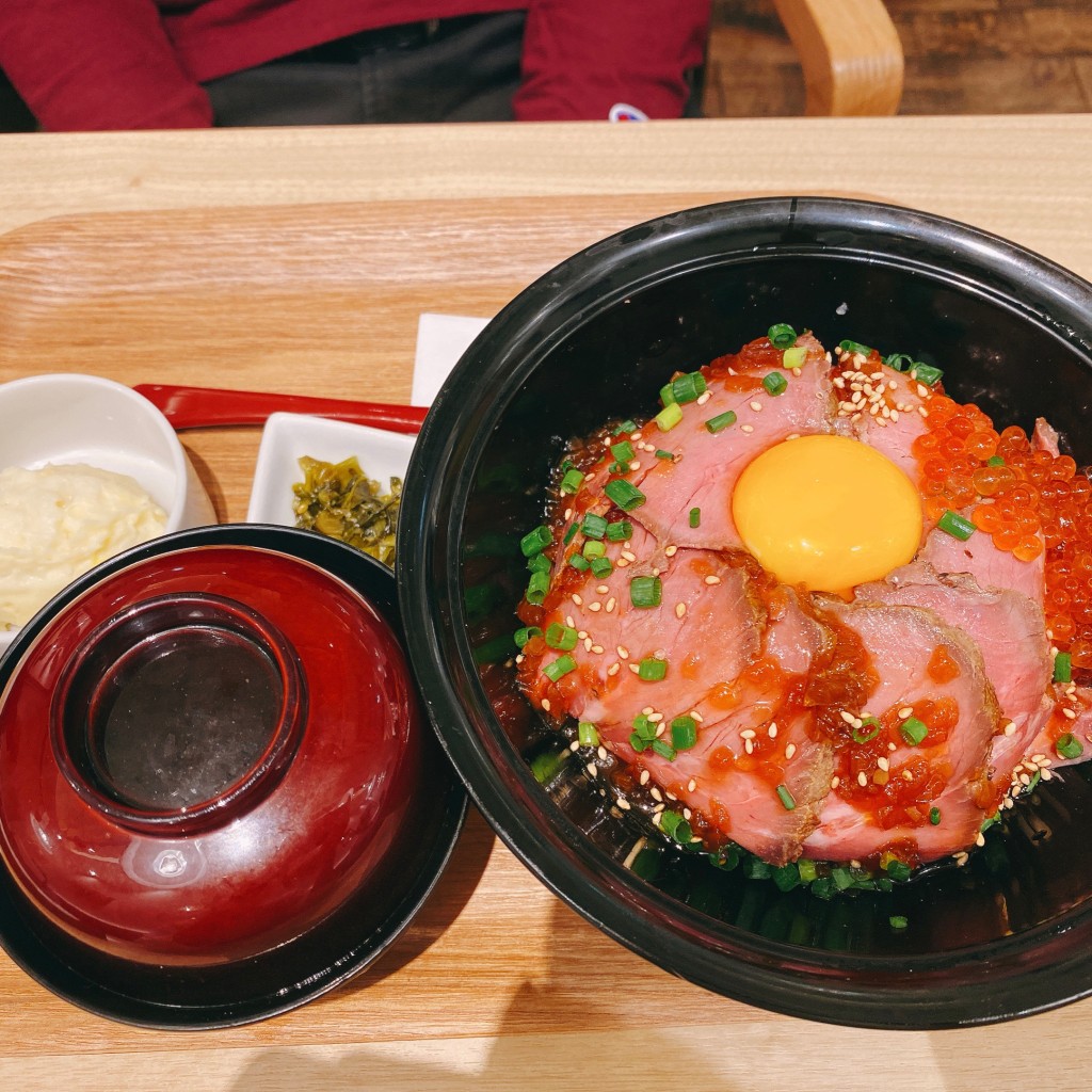 ユーザーが投稿したローストビーフ丼定食の写真 - 実際訪問したユーザーが直接撮影して投稿したみなとみらい肉料理よしみグリル 横浜店の写真