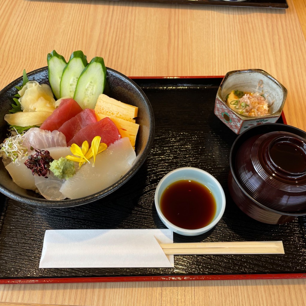 ユーザーが投稿した海鮮三種丼の写真 - 実際訪問したユーザーが直接撮影して投稿した明海和食 / 日本料理旬味 新浦安店の写真