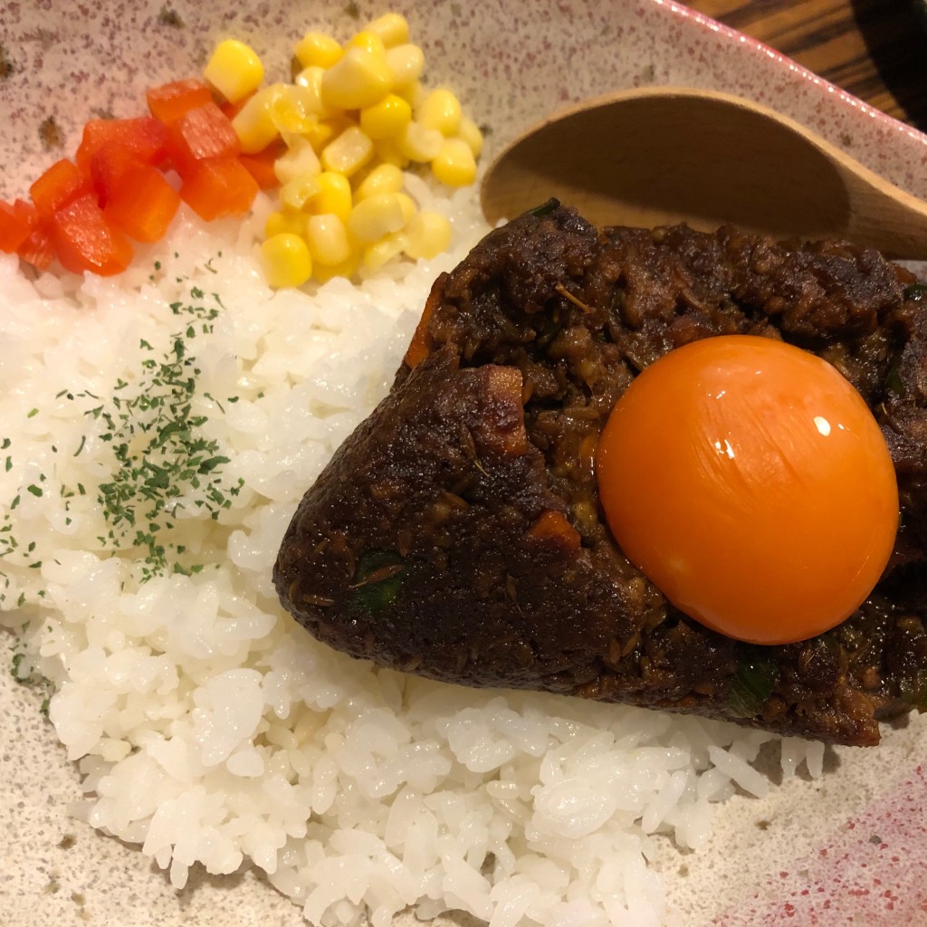 ユーザーが投稿したドライカレー丼の写真 - 実際訪問したユーザーが直接撮影して投稿した神田神保町馬肉料理桜柏料理 うどの 心の写真