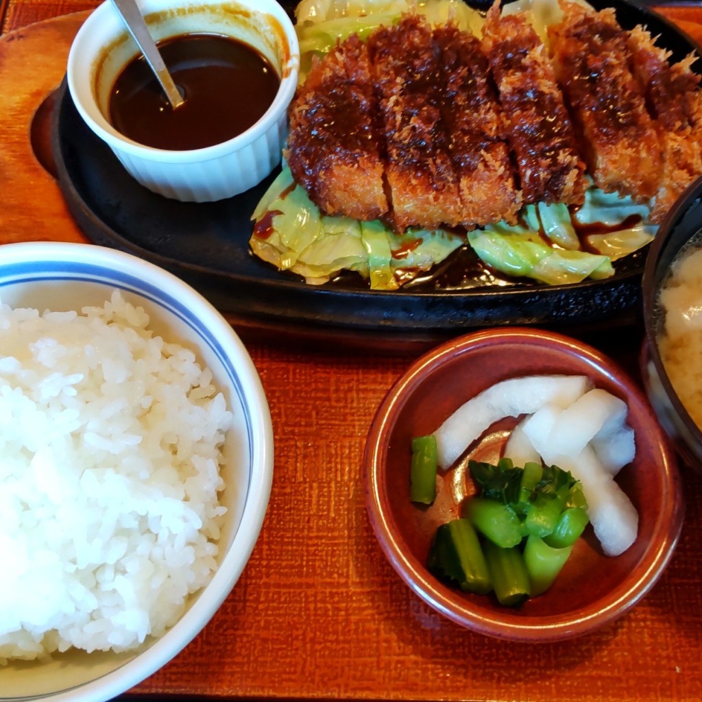 ユーザーが投稿した鉄板味噌ロース定食の写真 - 実際訪問したユーザーが直接撮影して投稿した高萩町とんかつかつはな亭 佐野店の写真