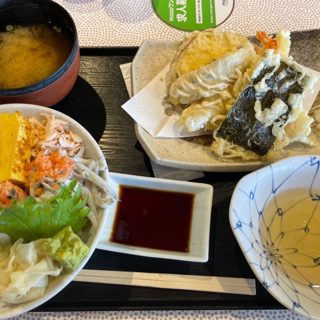 ユーザーが投稿した海鮮丼と天ぷら5%0Fの写真 - 実際訪問したユーザーが直接撮影して投稿した二方町定食屋牧原鮮魚店 mozoワンダーシティ店の写真