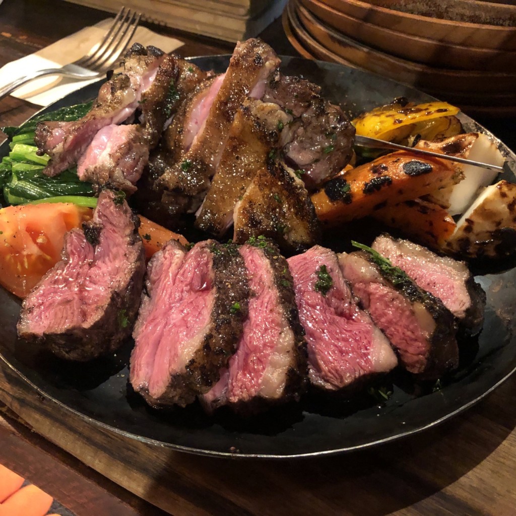 ユーザーが投稿した合鴨チャコールグリルモモの写真 - 実際訪問したユーザーが直接撮影して投稿した神楽坂肉料理ラムダック東京の写真