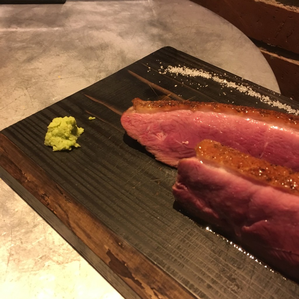 ユーザーが投稿した炭火焼胸肉の写真 - 実際訪問したユーザーが直接撮影して投稿した東上野肉料理鴨一ワイン酒場 SUNの写真