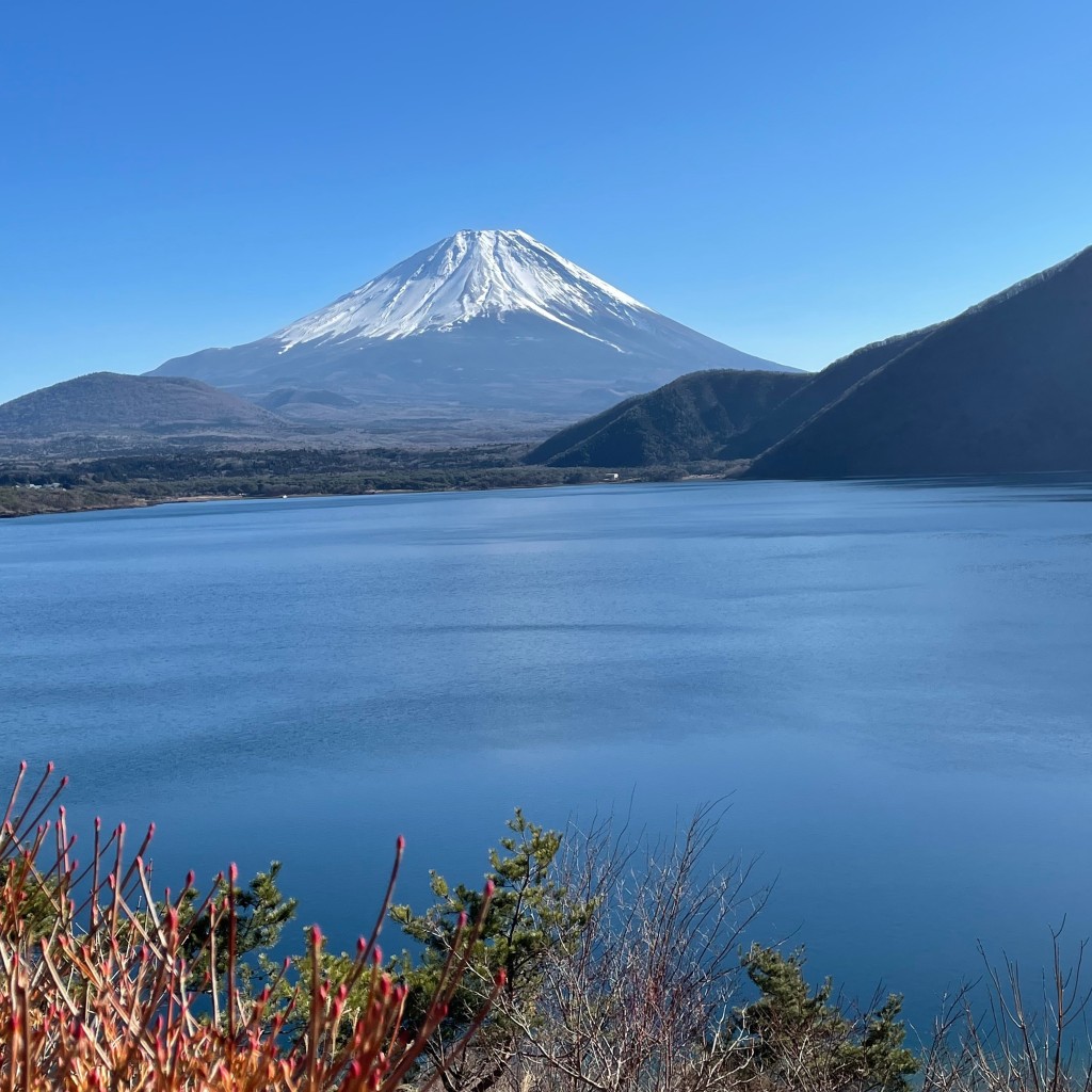 ロムスカ・ダークネスさんが投稿した本栖湖沼 / 池のお店本栖湖/モトスコの写真