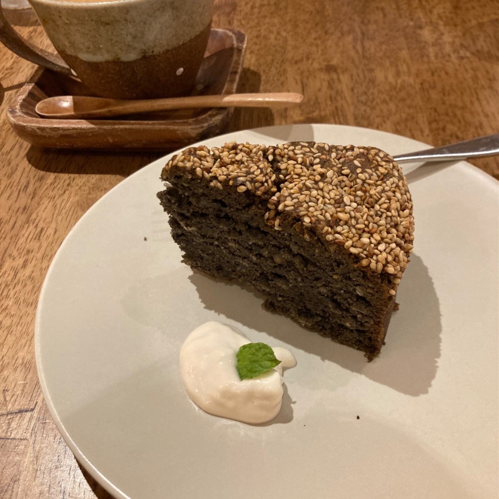 ユーザーが投稿した黒ゴマのケーキの写真 - 実際訪問したユーザーが直接撮影して投稿した新千里東町カフェ野菜とつぶつぶ アプサラカフェ LABI千里中央店の写真