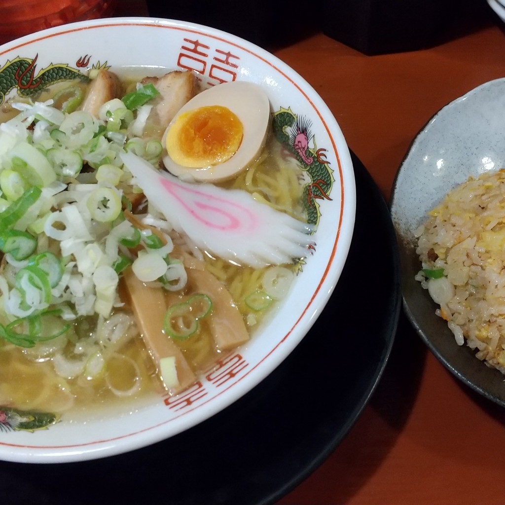 ユーザーが投稿した塩チャーシュ麺 半炒飯の写真 - 実際訪問したユーザーが直接撮影して投稿した巽中ラーメン / つけ麺豚吉 花丸軒の写真