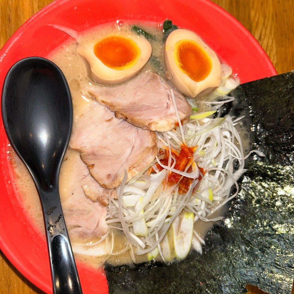 ユーザーが投稿したネギチャーシュー味玉海苔乗せラーメンの写真 - 実際訪問したユーザーが直接撮影して投稿した美崎ラーメン専門店ラーメン大桜 沖縄泡瀬店の写真