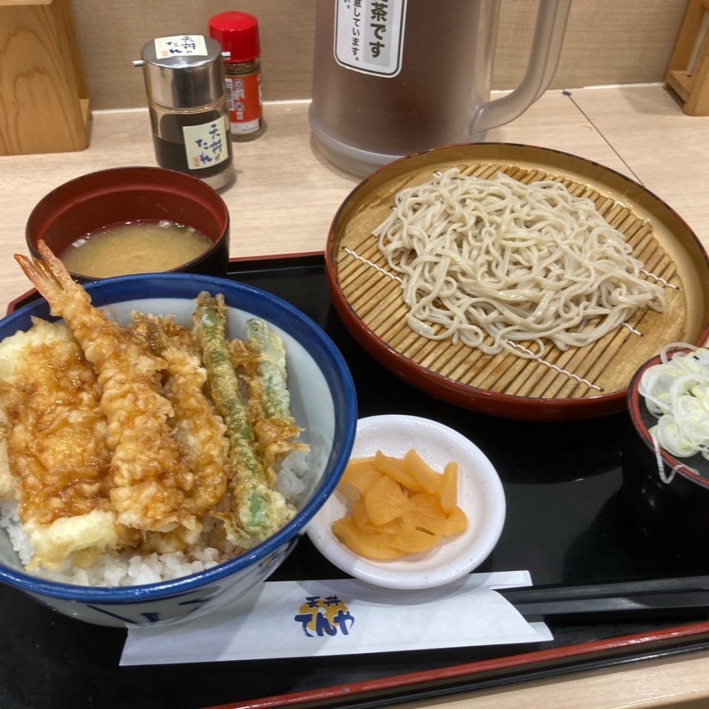 ユーザーが投稿した天丼 小そばセットの写真 - 実際訪問したユーザーが直接撮影して投稿した羽田空港天丼天丼てんや 羽田空港第2ターミナル店の写真