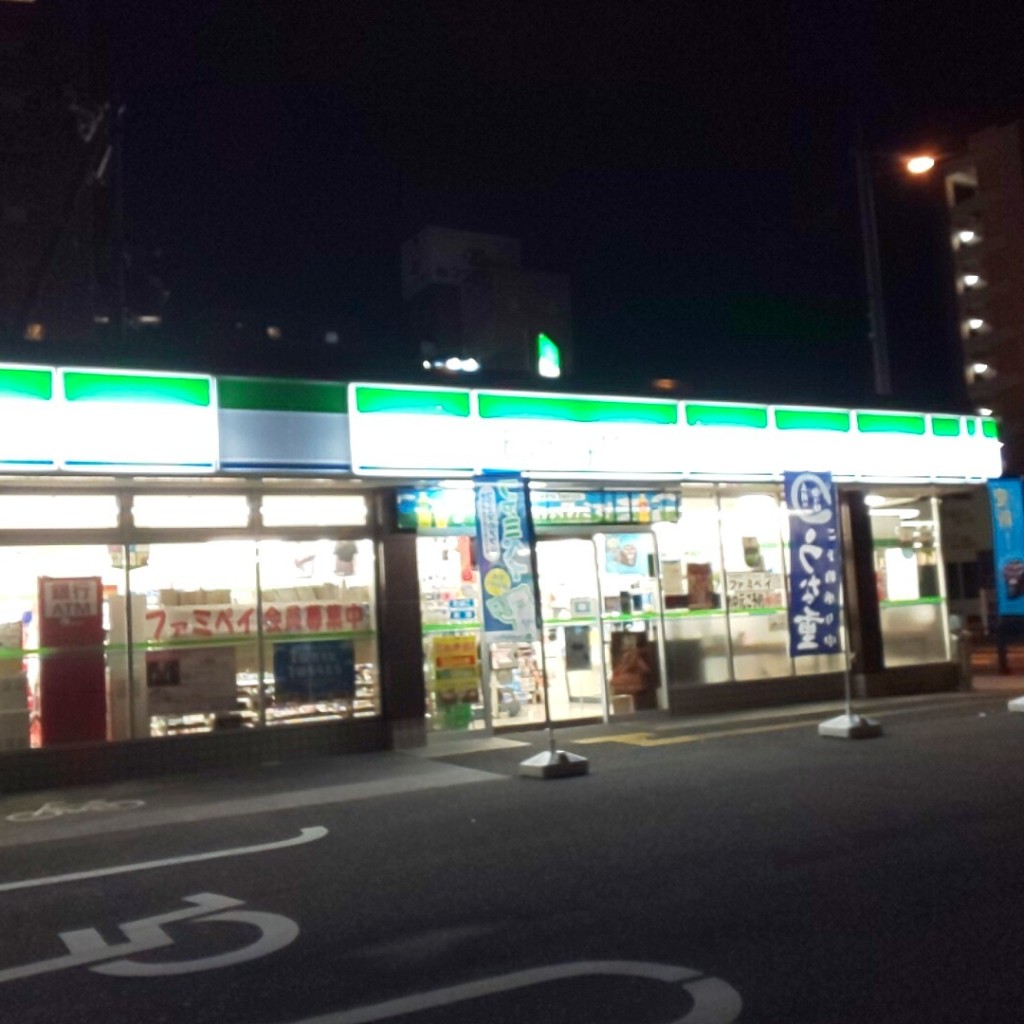 実際訪問したユーザーが直接撮影して投稿した京阪本通コンビニエンスストアファミリーマート 京阪本通二丁目店の写真