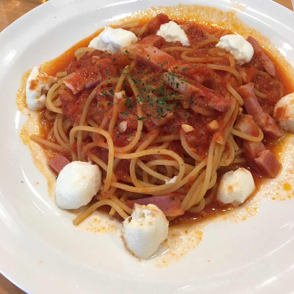 ユーザーが投稿したトマトソーススパゲティ モッツァレラチーズの写真 - 実際訪問したユーザーが直接撮影して投稿した一番町ファミリーレストランガスト 門真店の写真