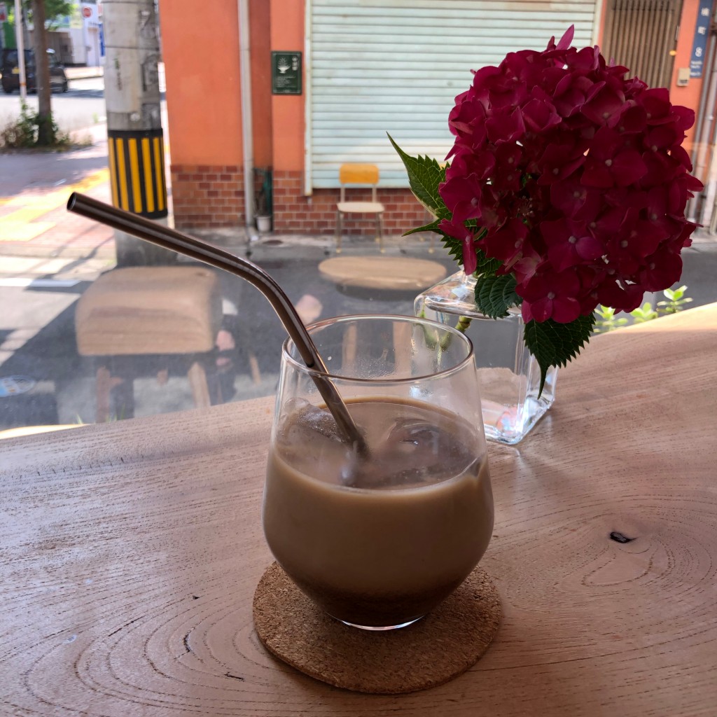 ユーザーが投稿したミルクコーヒーの写真 - 実際訪問したユーザーが直接撮影して投稿した楠町カフェオセロ スペシャルティ コーヒー ロースターの写真