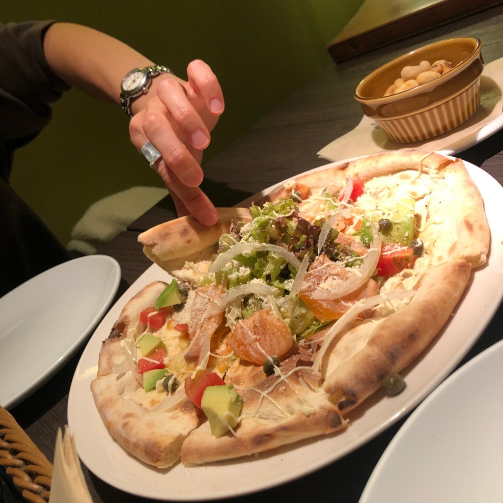 ユーザーが投稿したサラダピザの写真 - 実際訪問したユーザーが直接撮影して投稿した黒沢台カフェアールシードカフェの写真