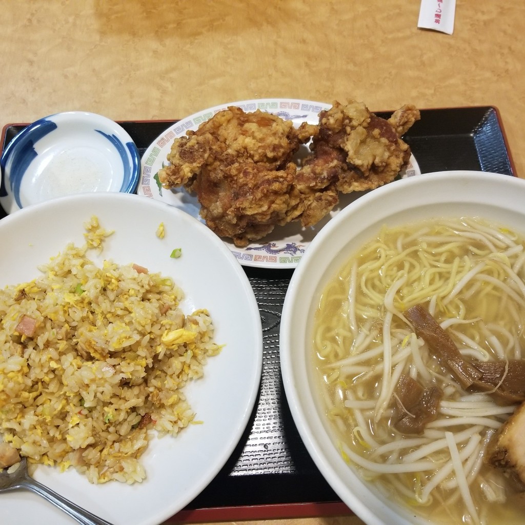 ユーザーが投稿したラーメン+唐揚げ3個+炒飯の写真 - 実際訪問したユーザーが直接撮影して投稿した豊場中華料理ポンちゃんの写真