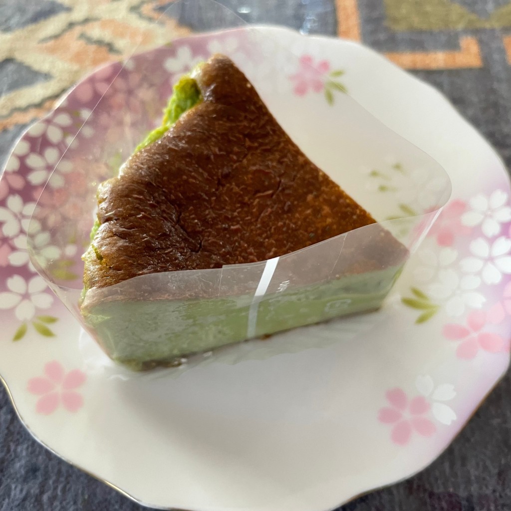 ユーザーが投稿したピスタチオのバスクチーズケーキの写真 - 実際訪問したユーザーが直接撮影して投稿した中島東コーヒー専門店中島九条珈琲の写真
