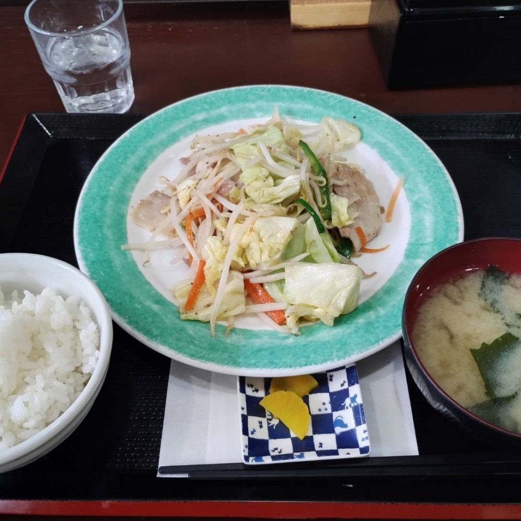 ユーザーが投稿した肉野菜炒め定食 塩味の写真 - 実際訪問したユーザーが直接撮影して投稿した豊平七条居酒屋味処 こめますの写真