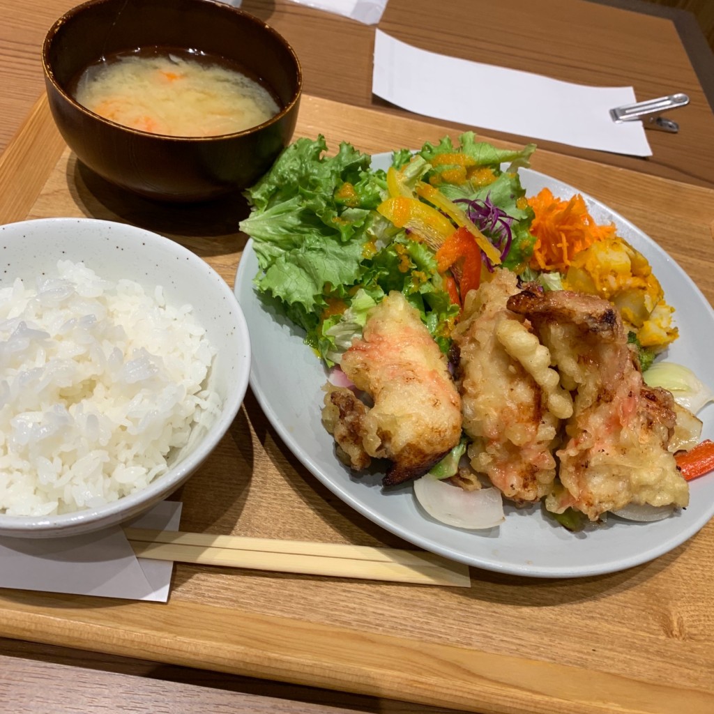 ユーザーが投稿したとり天と野菜炒めLunchの写真 - 実際訪問したユーザーが直接撮影して投稿した要町カフェカフェ&ダイニングみのりみのる アミュプラザおおいた店の写真