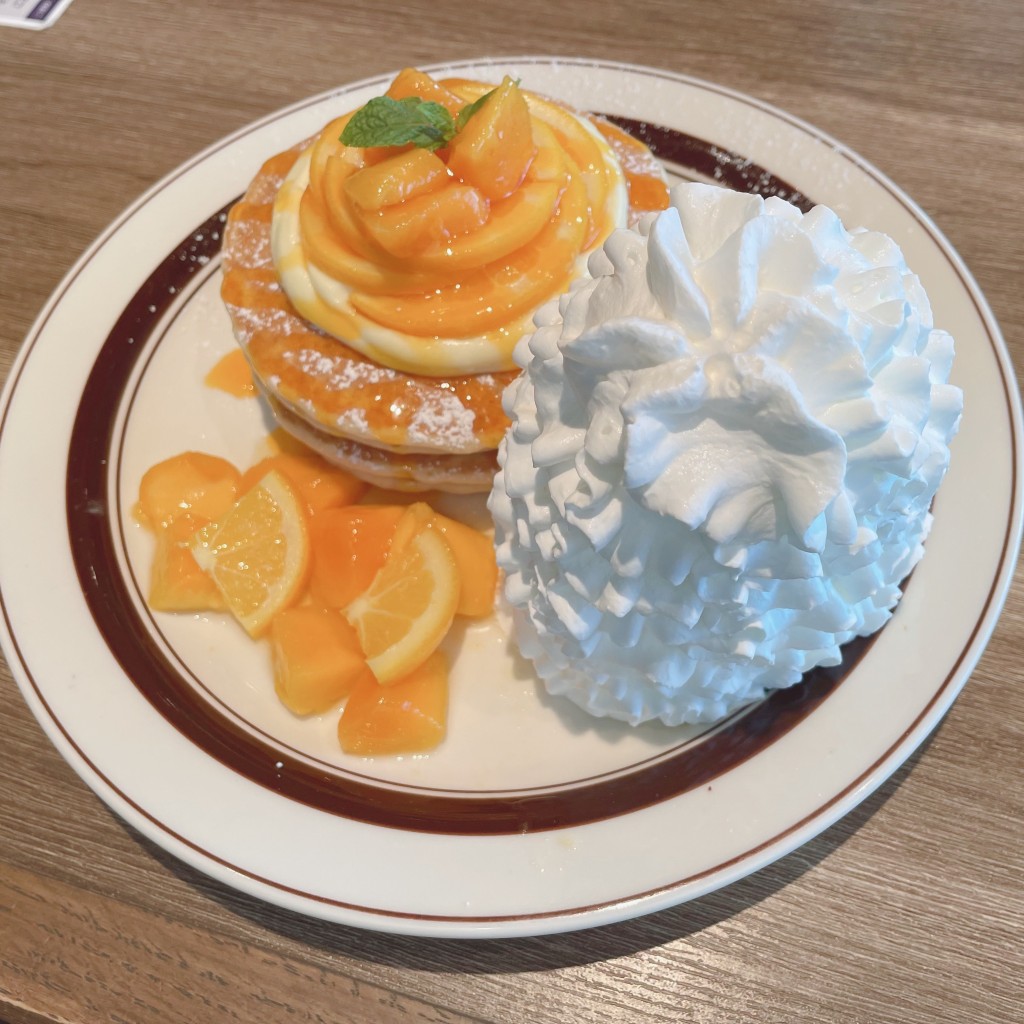 ユーザーが投稿したマンゴーとオレンジのパンケーキの写真 - 実際訪問したユーザーが直接撮影して投稿した末広町カフェEggs’n Things Coffee 柏高島屋ステーションモール店の写真