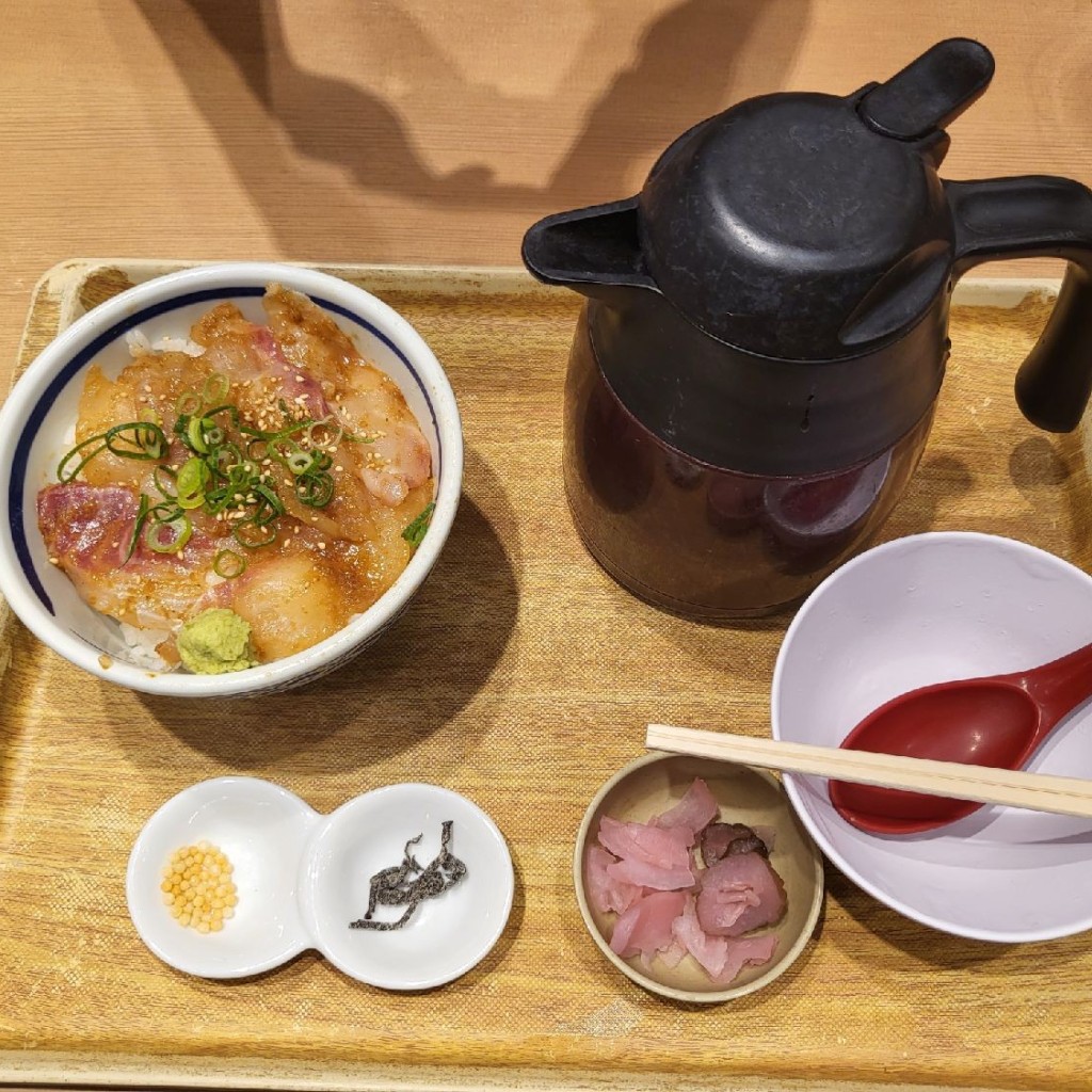 ユーザーが投稿した真鯛の胡麻だれ丼の写真 - 実際訪問したユーザーが直接撮影して投稿した高島定食屋築地食堂 源ちゃん 横浜スカイビル店の写真
