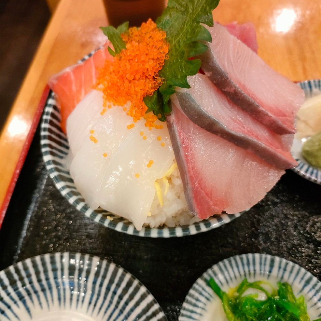 ユーザーが投稿した海鮮丼の写真 - 実際訪問したユーザーが直接撮影して投稿した新橋居酒屋旨い魚とレモンサワー トロ政 新橋店の写真