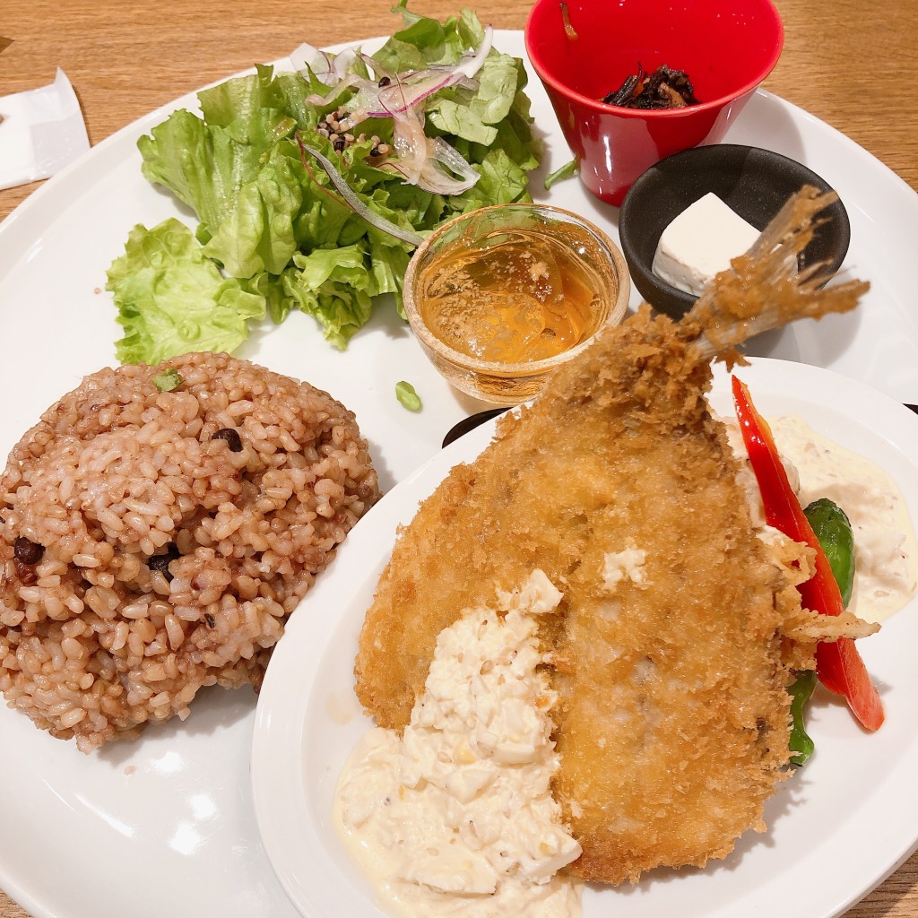 ユーザーが投稿した大山鶏の南蛮とアジフライ定食の写真 - 実際訪問したユーザーが直接撮影して投稿した東椎路その他飲食店奥出雲玄米食堂井上 ららぽーと沼津店の写真