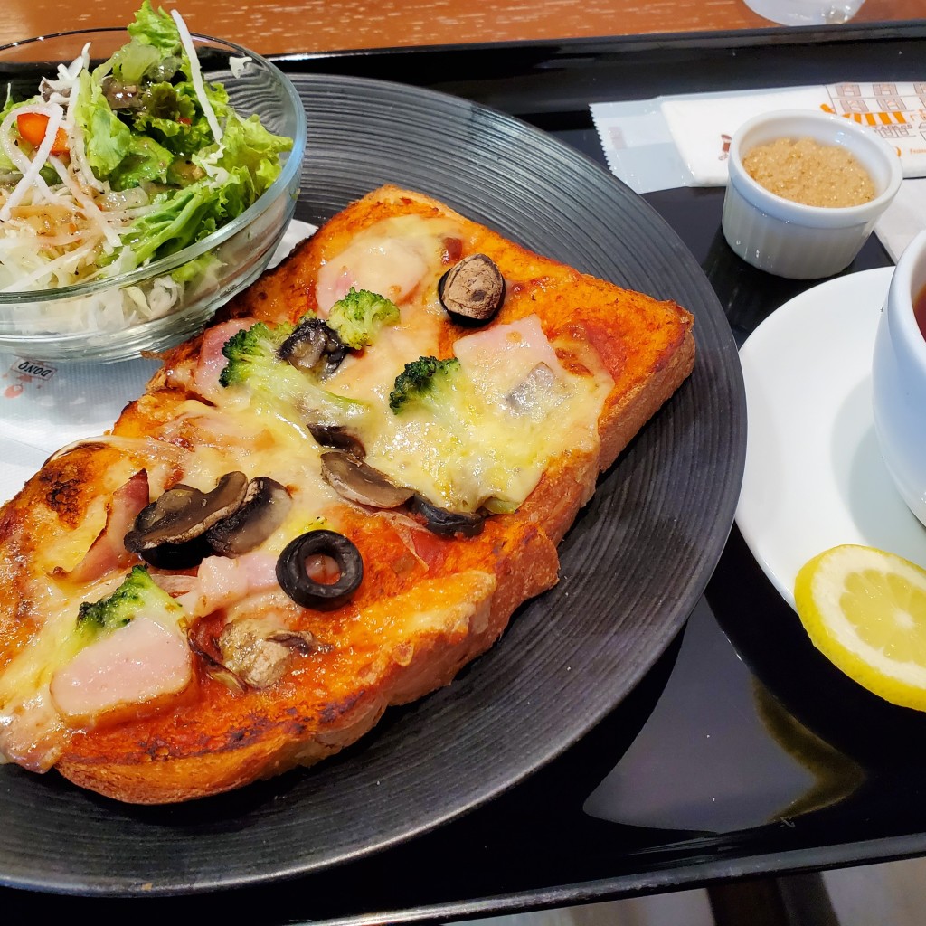 ユーザーが投稿したベーコンとマッシュルームのピザトーストセットの写真 - 実際訪問したユーザーが直接撮影して投稿した高松町ベーカリーDONQ 西宮阪急店の写真