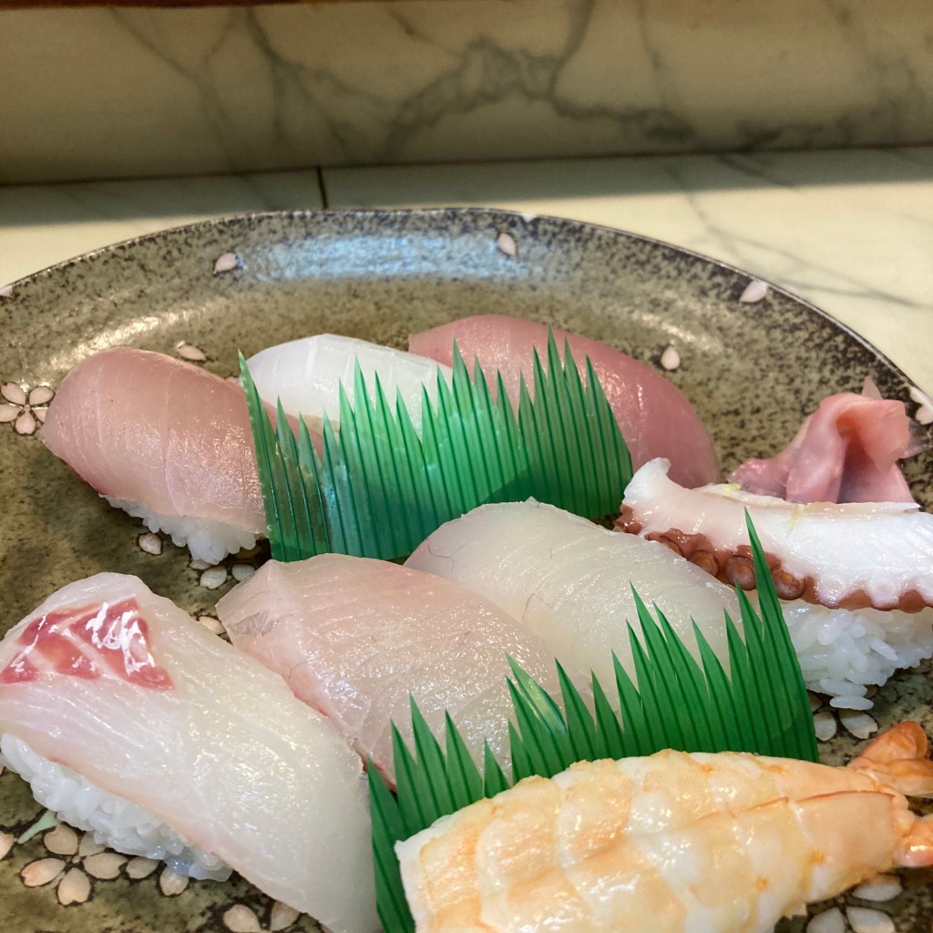 ユーザーが投稿した握り寿司の写真 - 実際訪問したユーザーが直接撮影して投稿した中央町寿司寅寿司の写真