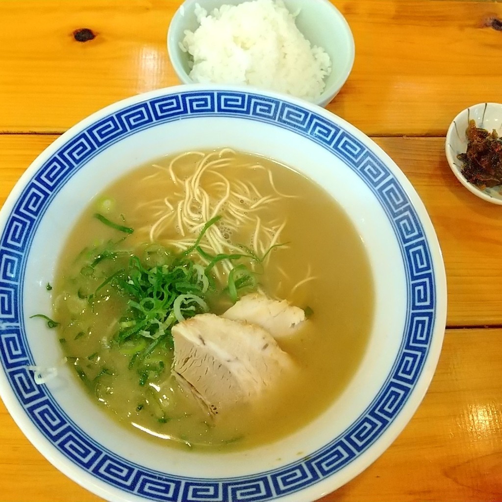 ユーザーが投稿したラーメンセットの写真 - 実際訪問したユーザーが直接撮影して投稿した港焼鳥地鶏食堂 長浜店の写真