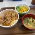 牛丼ランチセット - 実際訪問したユーザーが直接撮影して投稿した下川原牛丼すき家 静岡下川原店の写真のメニュー情報