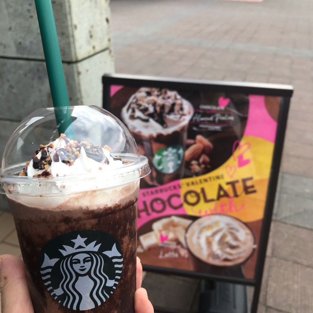 ユーザーが投稿したチョコレートwアーモンドプラリネフラペチーノの写真 - 実際訪問したユーザーが直接撮影して投稿した金立町大字金立カフェスターバックスコーヒー 金立サービスエリア(下り)店の写真