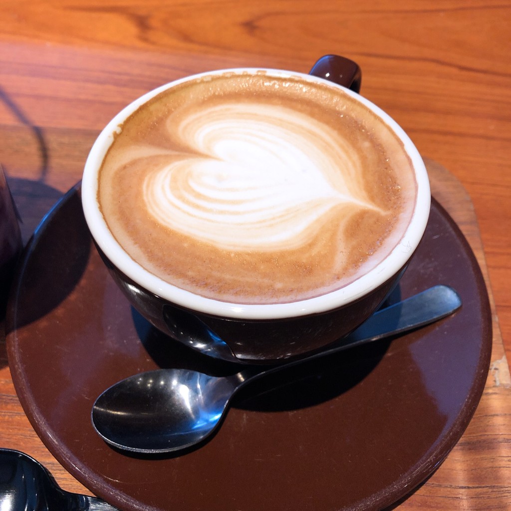 ユーザーが投稿したカフェラテの写真 - 実際訪問したユーザーが直接撮影して投稿した虎ノ門カフェTHE 3RD CAFE by Standard Coffeeの写真