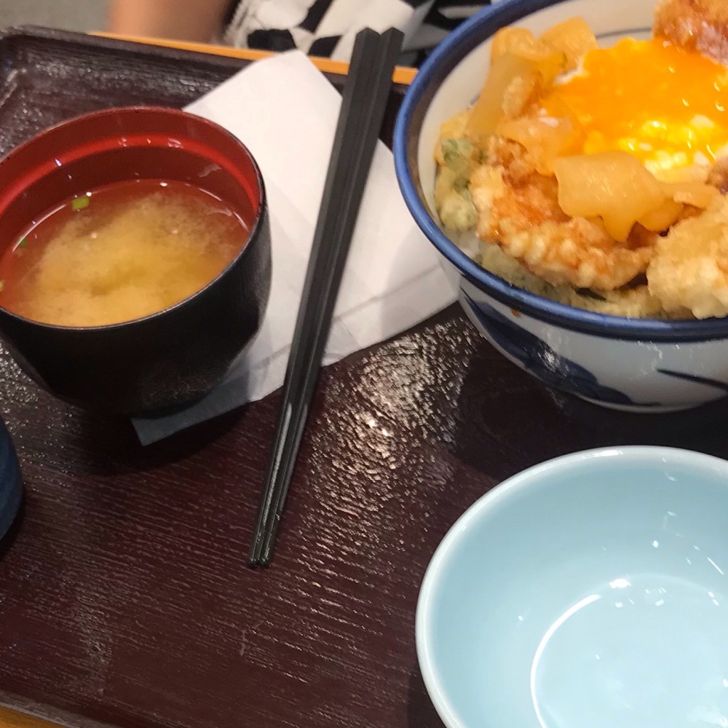 ユーザーが投稿したふもと赤鶏天丼(玉子付)の写真 - 実際訪問したユーザーが直接撮影して投稿した富士見天丼天丼てんや 千葉シーワン店の写真