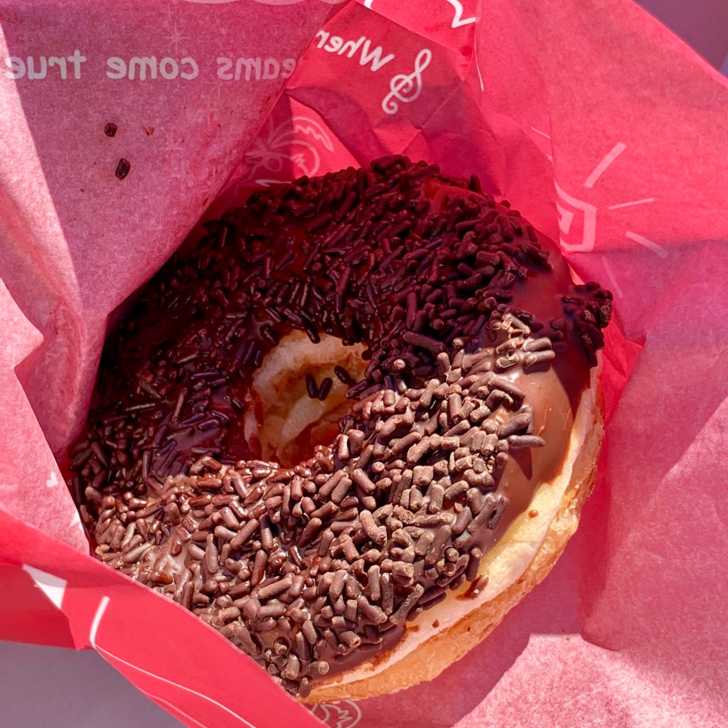ユーザーが投稿したチョコドーナツの写真 - 実際訪問したユーザーが直接撮影して投稿した舞浜軽食 / ホットスナックフードブース(アドベンチャーランド側)の写真