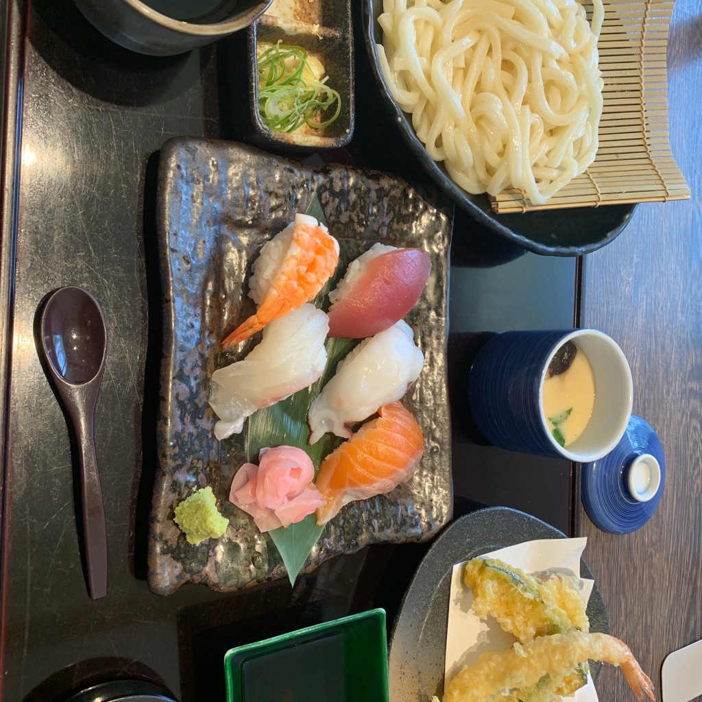 ユーザーが投稿した選べる麺と寿司ご膳の写真 - 実際訪問したユーザーが直接撮影して投稿した上新田ファミリーレストランごちそう村 豊中上新田店の写真