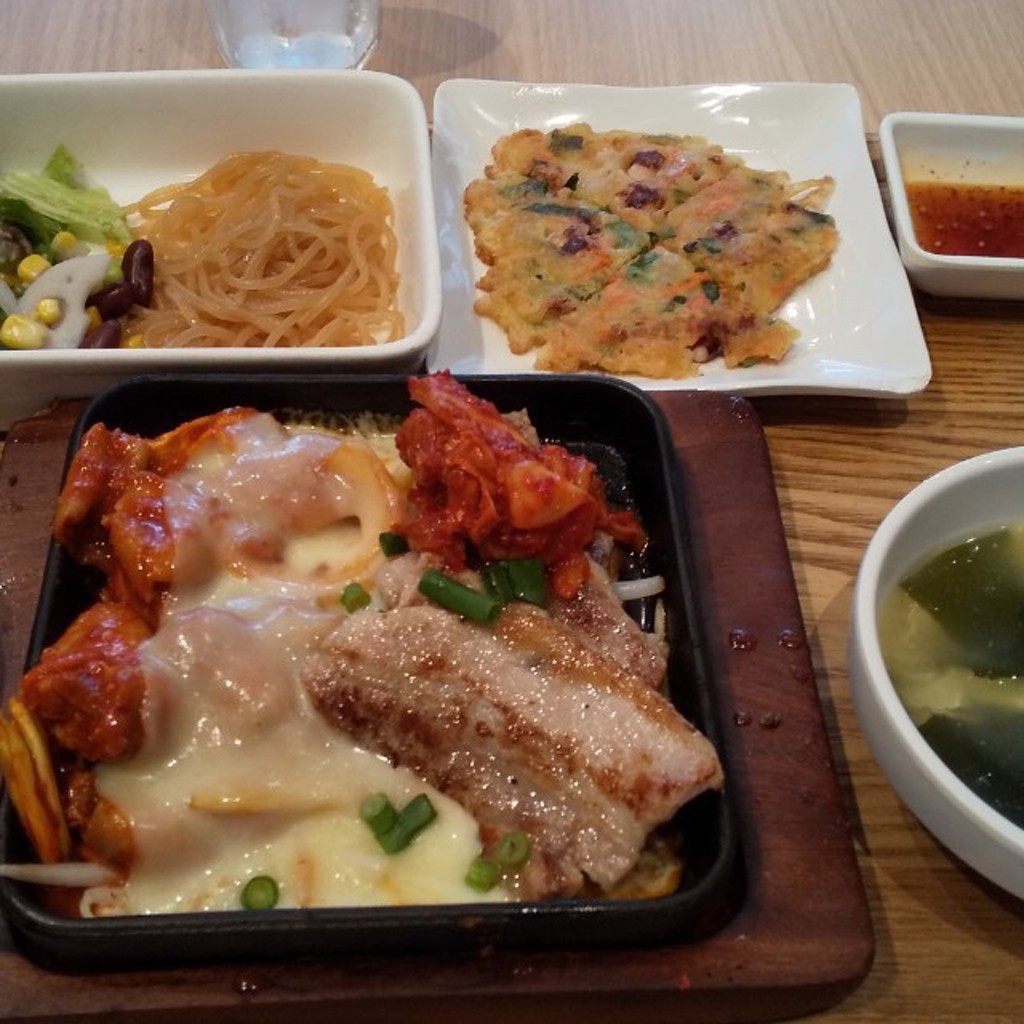 ユーザーが投稿したLunchチーズダッカ+三元豚サムの写真 - 実際訪問したユーザーが直接撮影して投稿した堀川町韓国料理韓美膳 ラゾーナ川崎店の写真