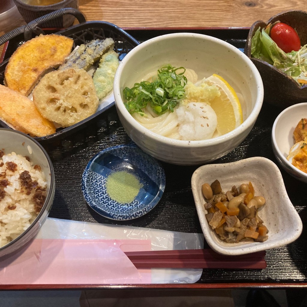 ユーザーが投稿したうどん定食 かけ かけ ぶっかけの写真 - 実際訪問したユーザーが直接撮影して投稿した中央うどん千舟屋の写真