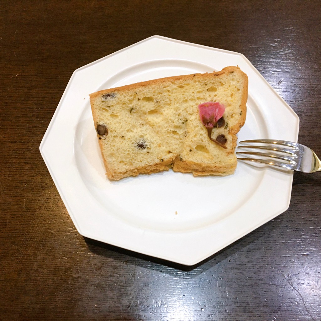 ユーザーが投稿した小豆と桜シフォンケーキの写真 - 実際訪問したユーザーが直接撮影して投稿した御成町ケーキフォンフォンシフォン カマクラの写真