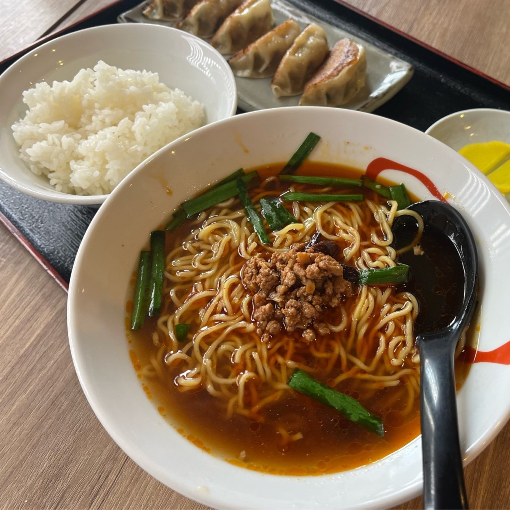 ユーザーが投稿した台湾ラーメン+餃子の写真 - 実際訪問したユーザーが直接撮影して投稿した新町四川料理逸品同源の写真