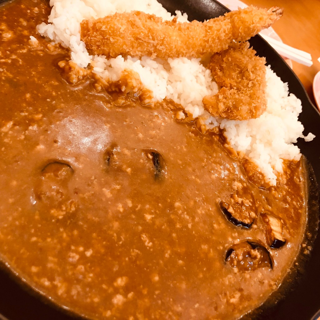 ユーザーが投稿したなすとひき肉カレー大ヘレカツエビフライ5番の写真 - 実際訪問したユーザーが直接撮影して投稿した羽倉崎カレーイートイット 羽倉崎店の写真