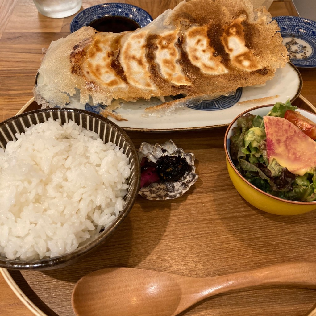 ユーザーが投稿したL餃子定食 (野菜)の写真 - 実際訪問したユーザーが直接撮影して投稿した南幸餃子餃子製造販売店 横浜南幸いち五郎の写真