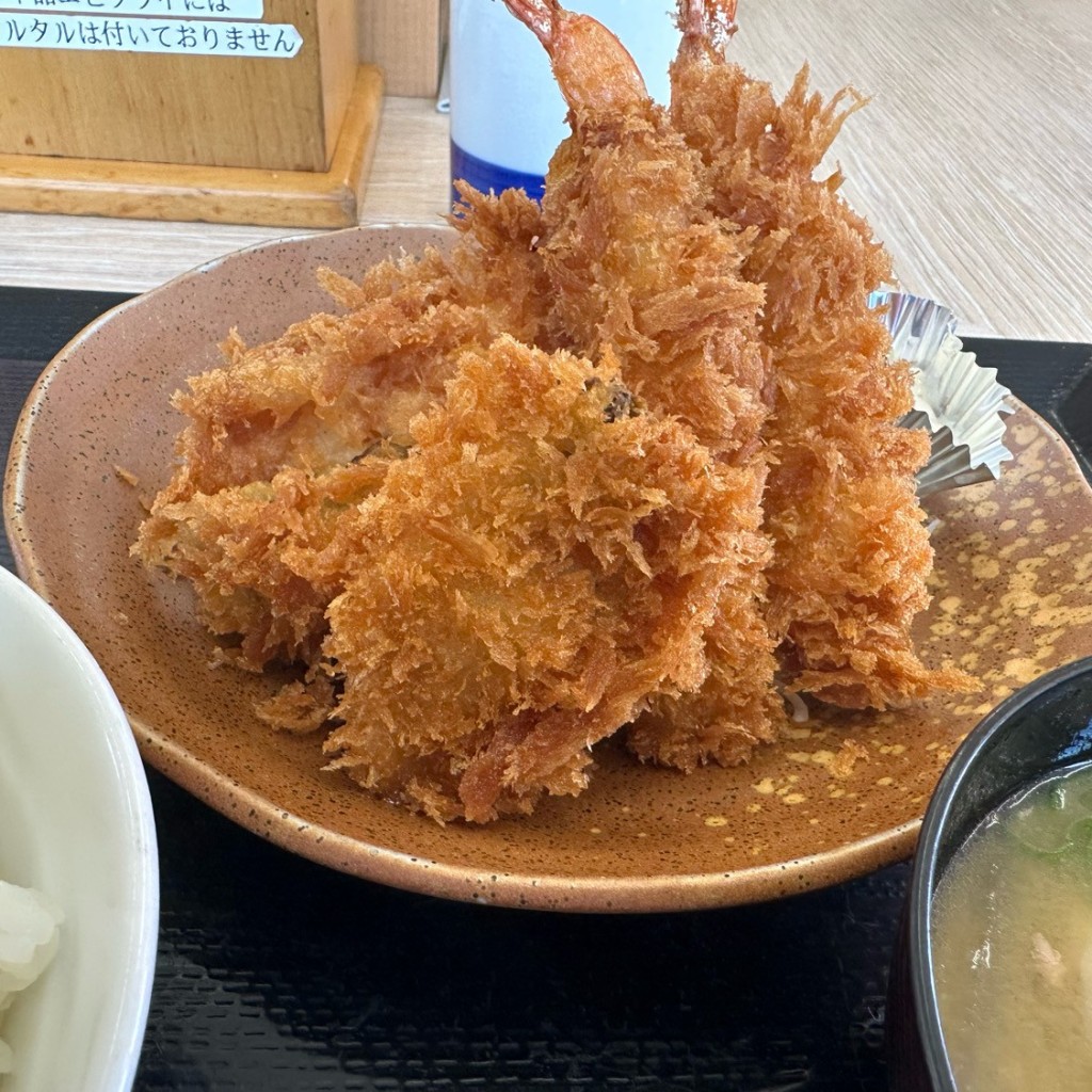 ユーザーが投稿した秋の海鮮フライ定食の写真 - 実際訪問したユーザーが直接撮影して投稿した毛利町とんかつかつや 京都新堀川店の写真