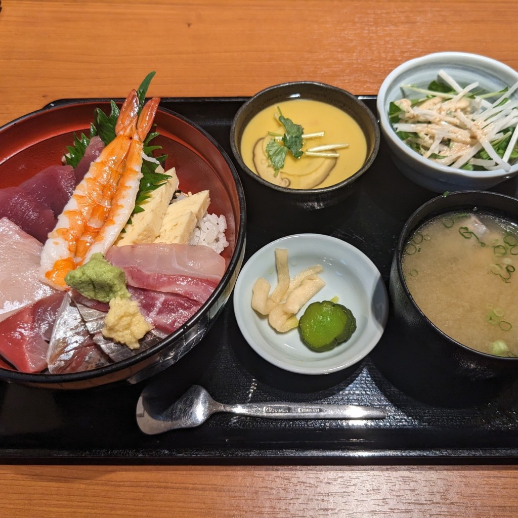 ユーザーが投稿した海鮮丼(ラ)の写真 - 実際訪問したユーザーが直接撮影して投稿した布田魚介 / 海鮮料理魚のまんま 調布店の写真