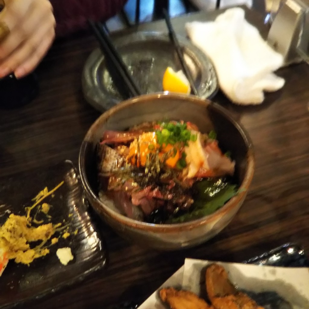 ユーザーが投稿した地魚ユッケ丼の写真 - 実際訪問したユーザーが直接撮影して投稿した高島居酒屋横浜漁酒場 まるう商店の写真