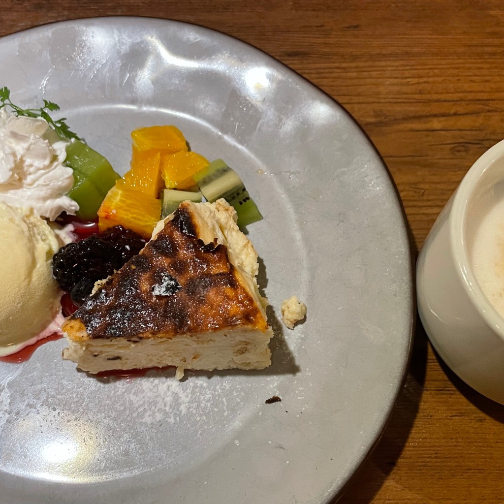 ユーザーが投稿したバスクチーズケーキの写真 - 実際訪問したユーザーが直接撮影して投稿した豊田イタリアンピソラ 堺泉北店の写真