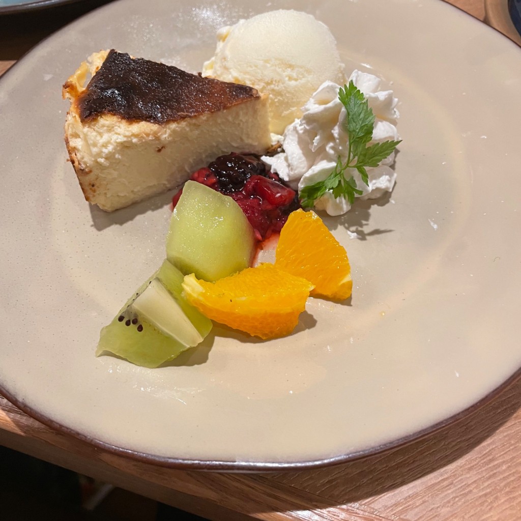 ユーザーが投稿したバスクチーズケーキの写真 - 実際訪問したユーザーが直接撮影して投稿したときわイタリアンピソラ 四日市ときわ店の写真